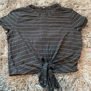 Lululemon cropped t-shirt gray and white stripes size 6